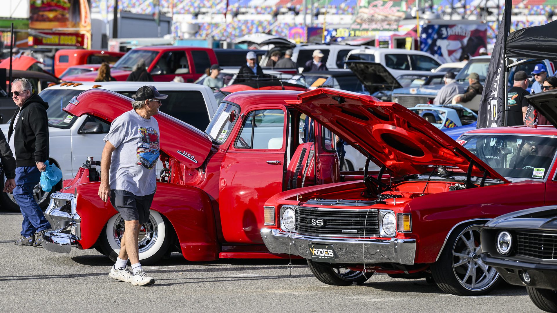 Show cars at the Daytona Turkey Run®