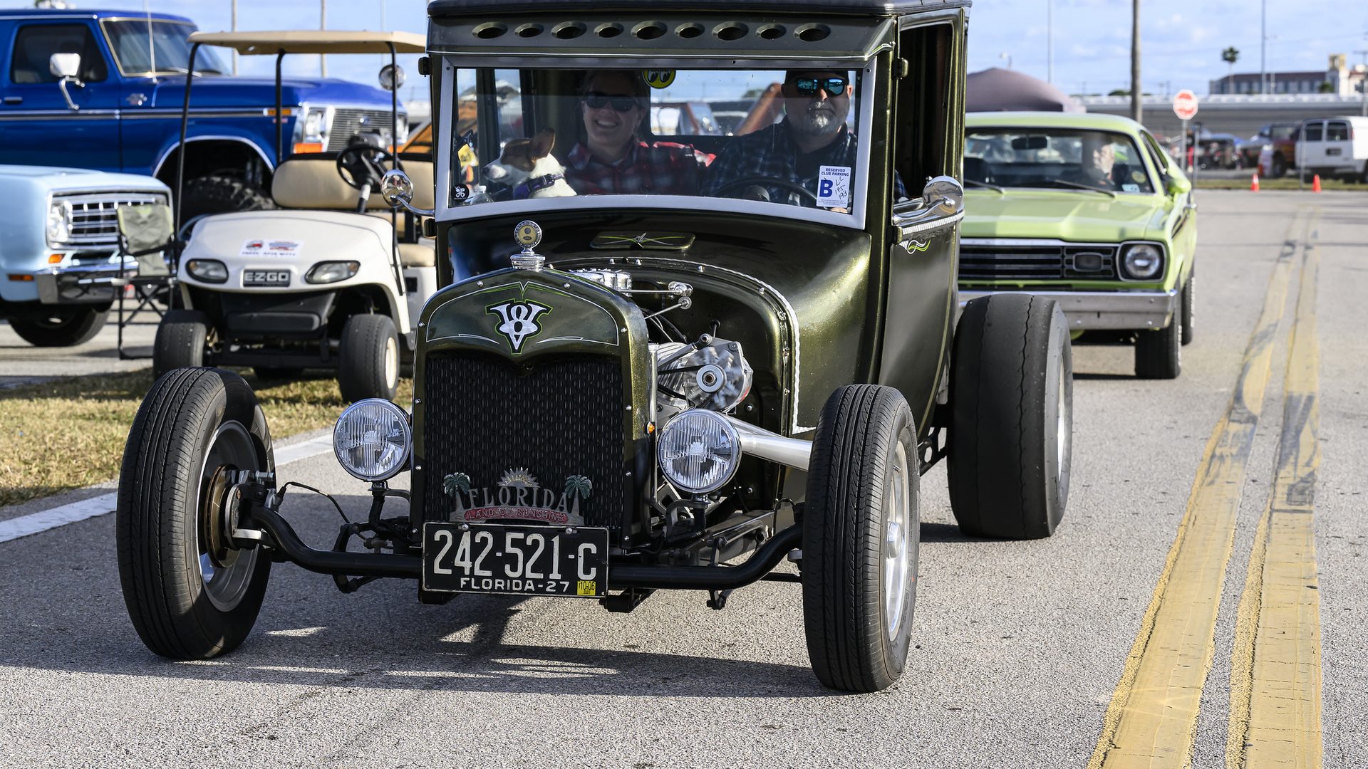 Show cars at the Daytona Turkey Run®