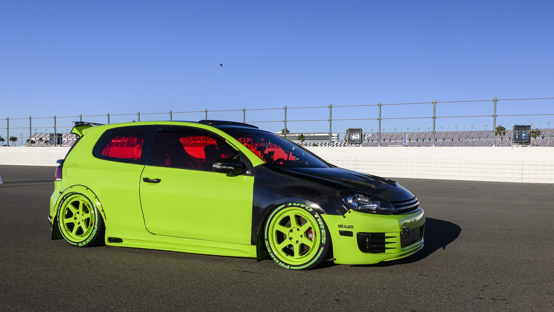 Show cars at the Daytona Turkey Run®