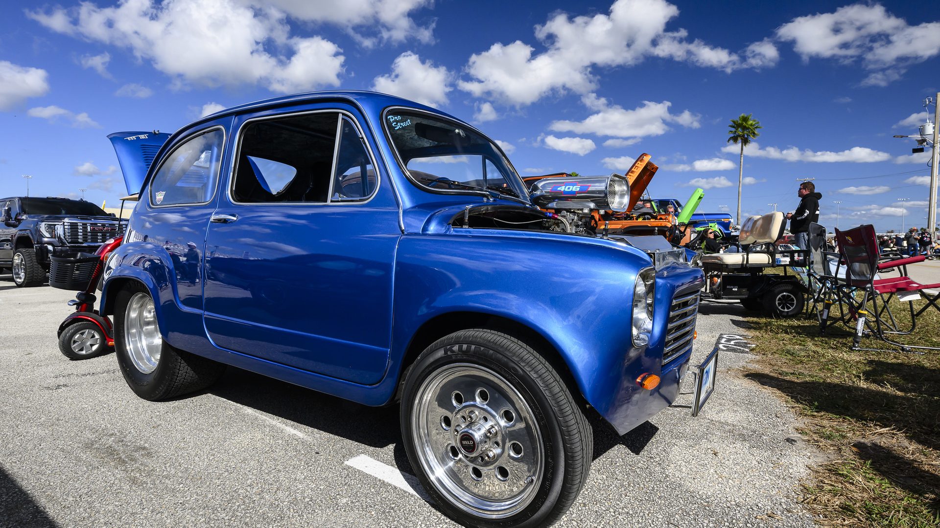 Show cars at the Daytona Turkey Run®