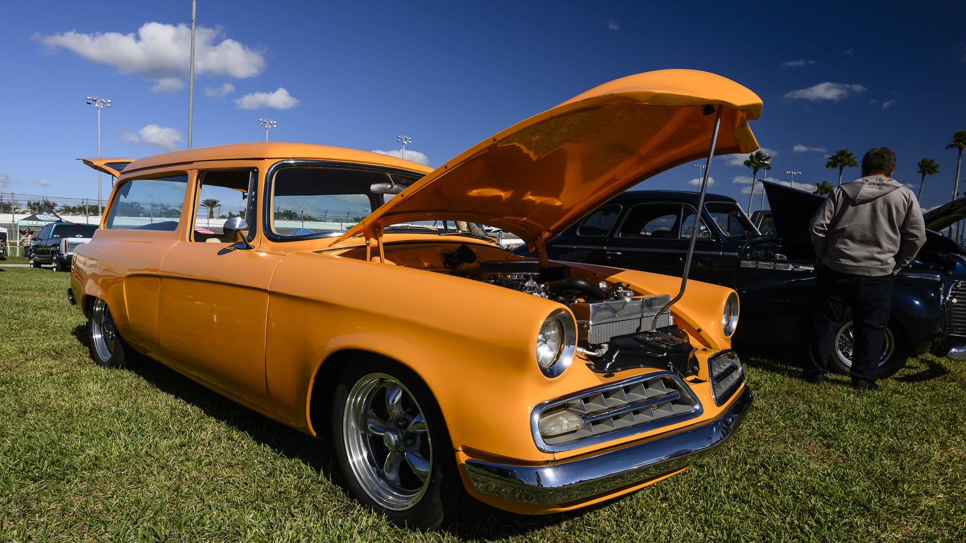 Show cars at the Daytona Turkey Run®
