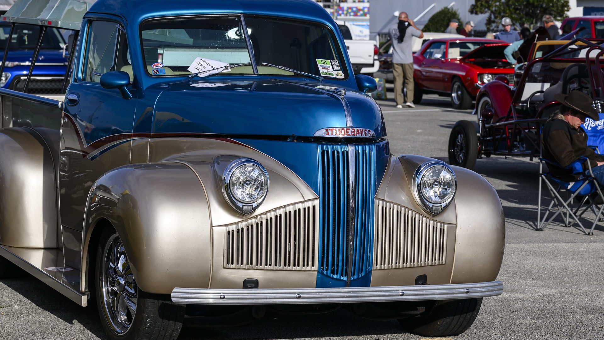 Show cars at the Daytona Turkey Run®