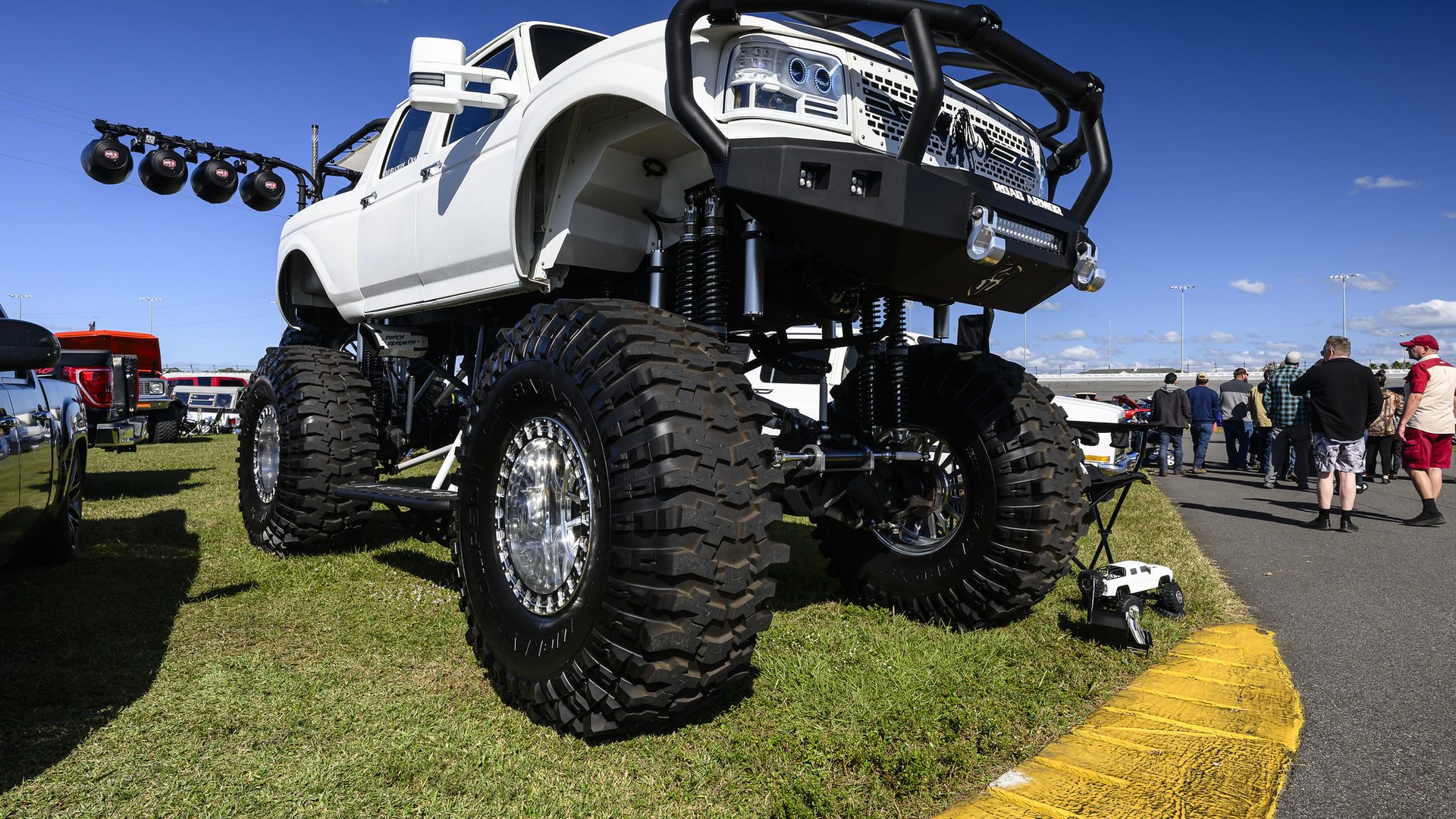 Show cars at the Daytona Turkey Run®