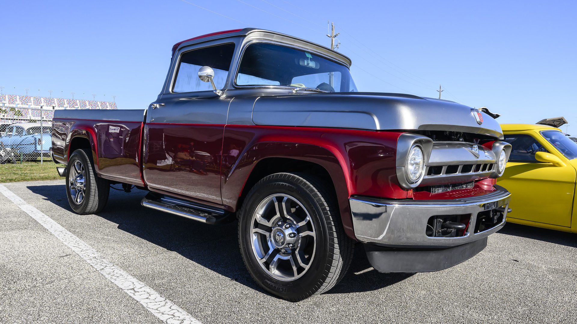 Show cars at the Daytona Turkey Run®