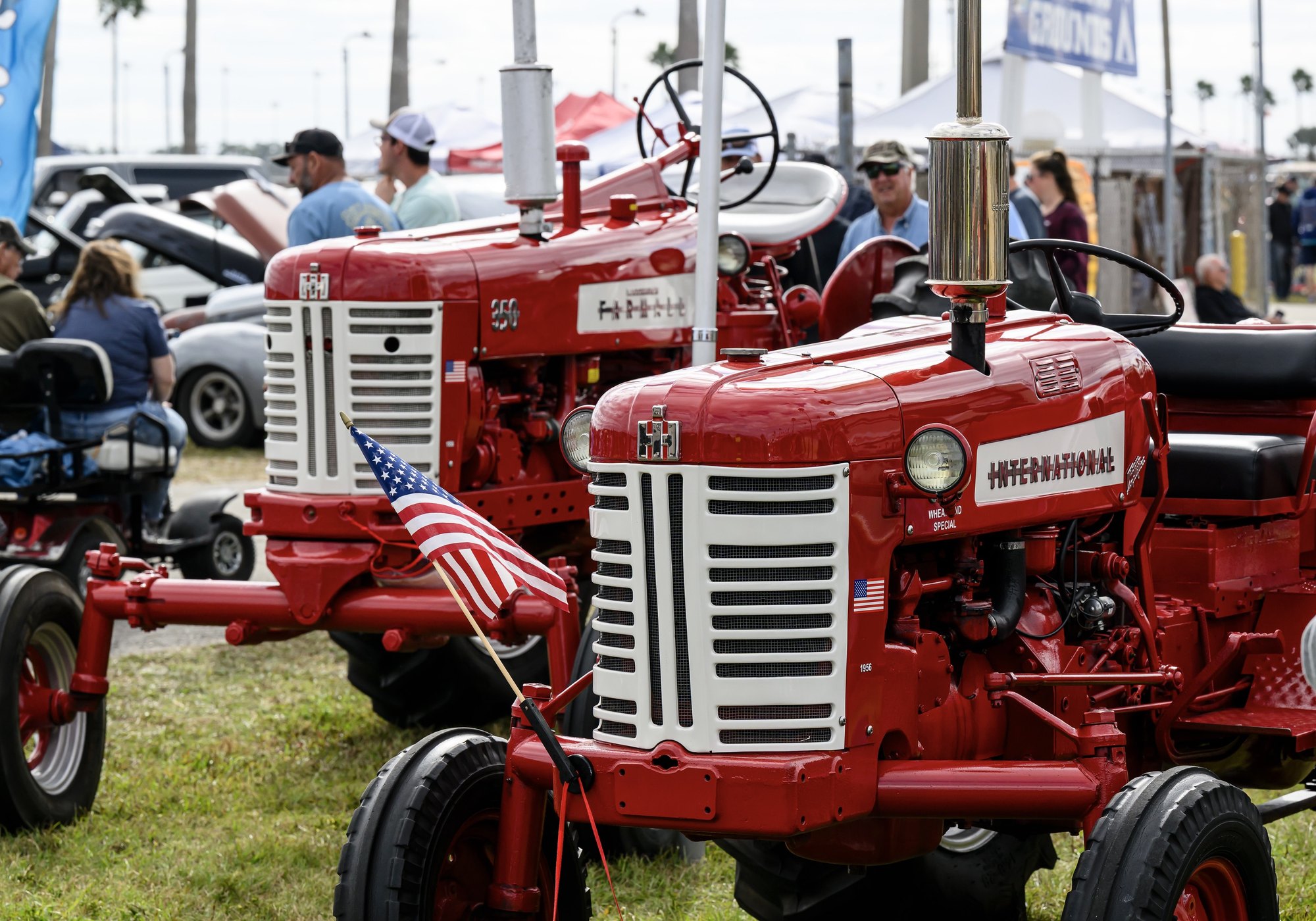 Show cars at the Daytona Turkey Run®